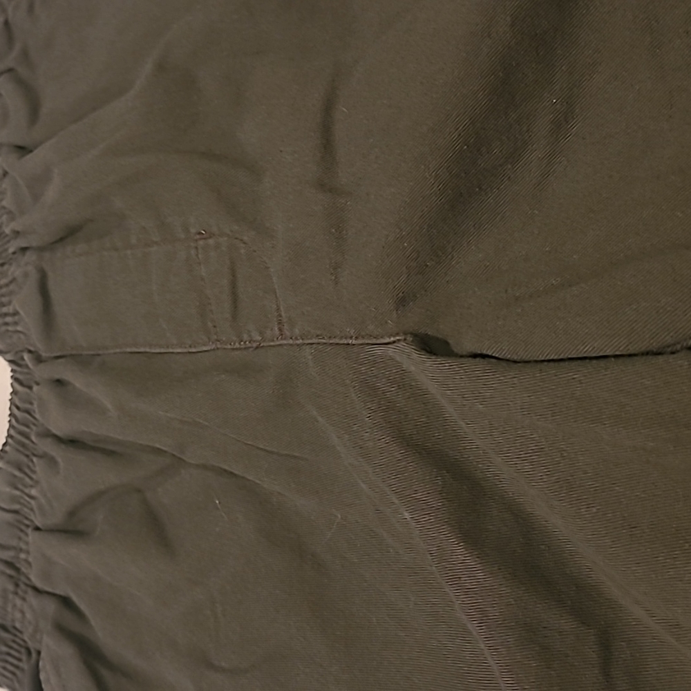 Basic Edition Size S Green Shorts - Picture 2 of 5